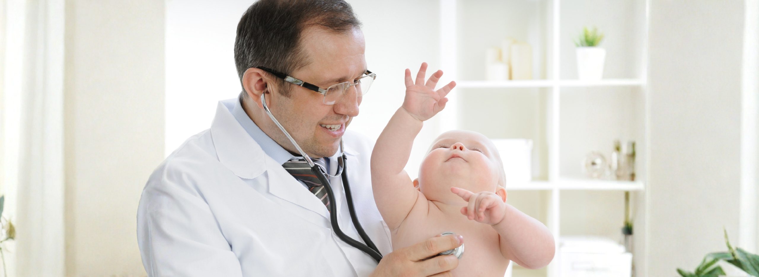 كل ما تريدين معرفته عن فوائد وأضرار استخدام اللهاية للأطفال